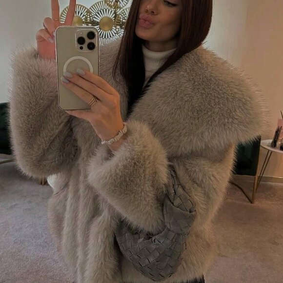 K Casual Women's Thick Faux Fur oversized Collar Jacket - Picture 6 of 11